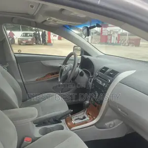Toyota Corolla 2010 Silver