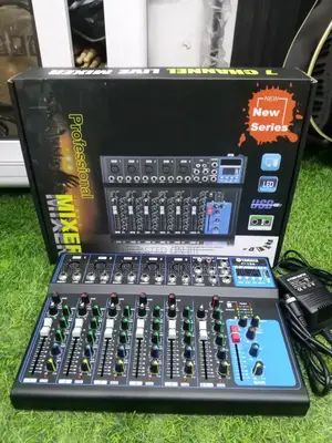 Professional Yamaha 7 Channels Mixer