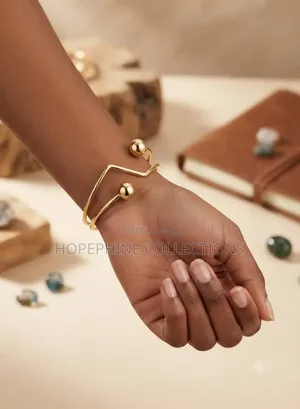 High Quality Luxury Earrings Available
