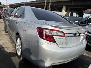 Toyota Camry XLE 4dr Sedan (2.5L 4cyl 6A) 2013 Silver