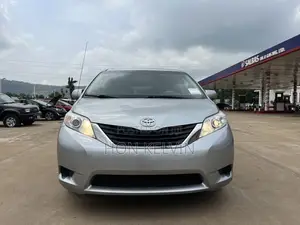 Toyota Sienna LE FWD 8-Passenger 2013 Silver