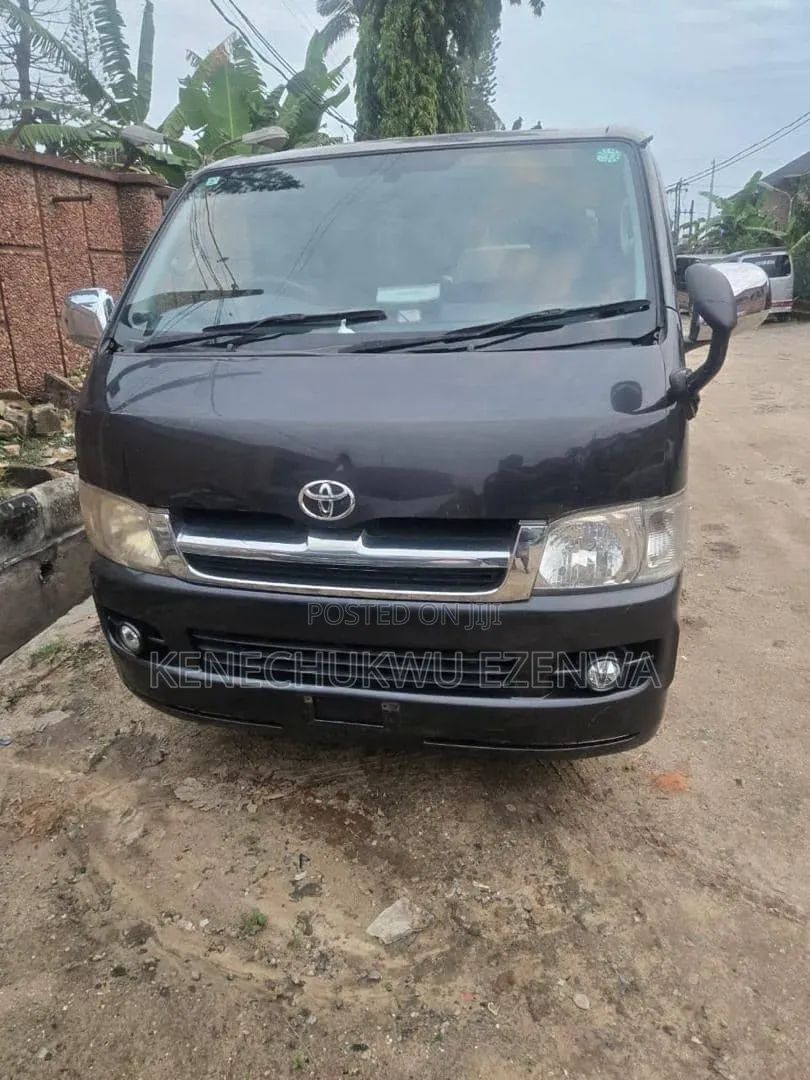 Toyota HiAce 2010 Black