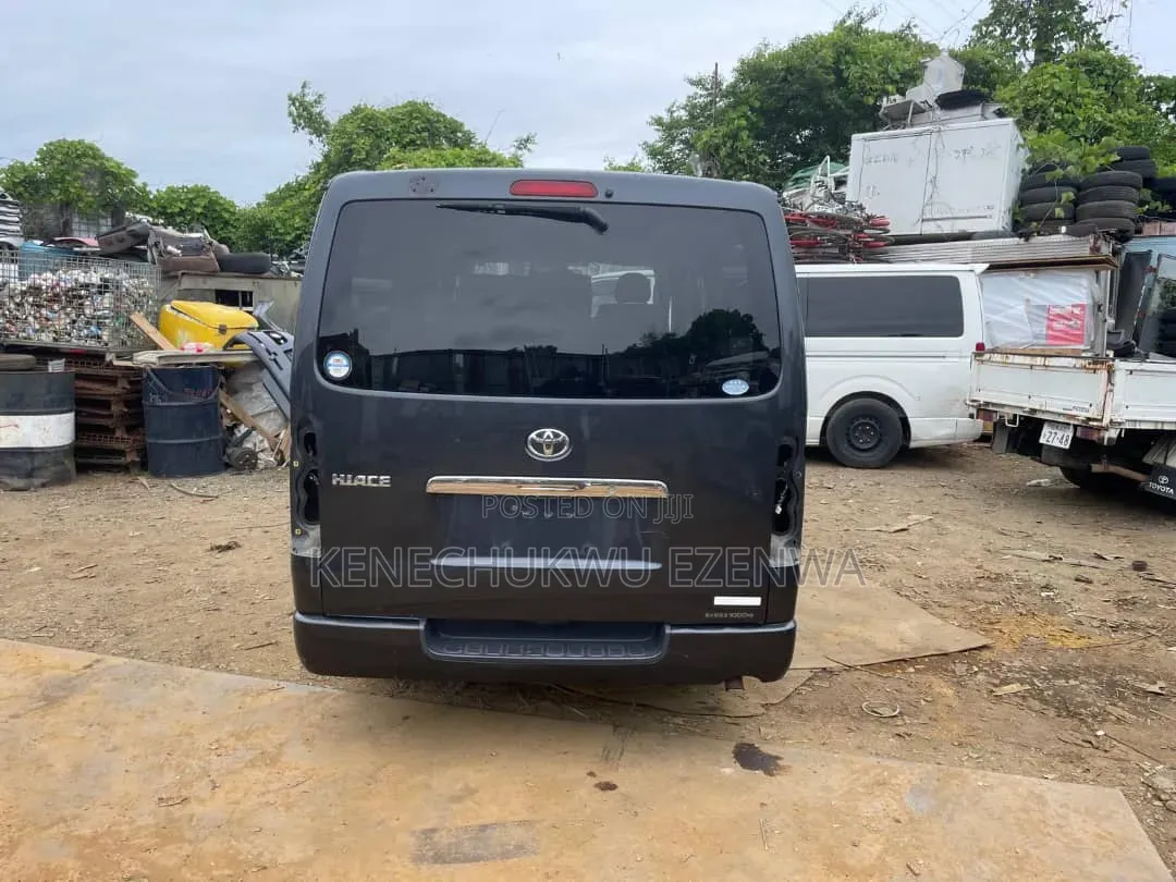 Toyota HiAce 2010 Black