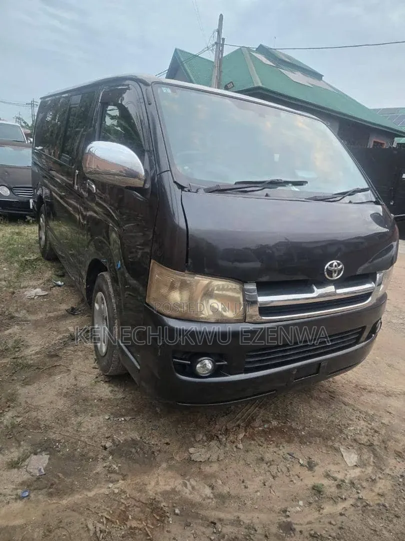 Toyota HiAce 2010 Black