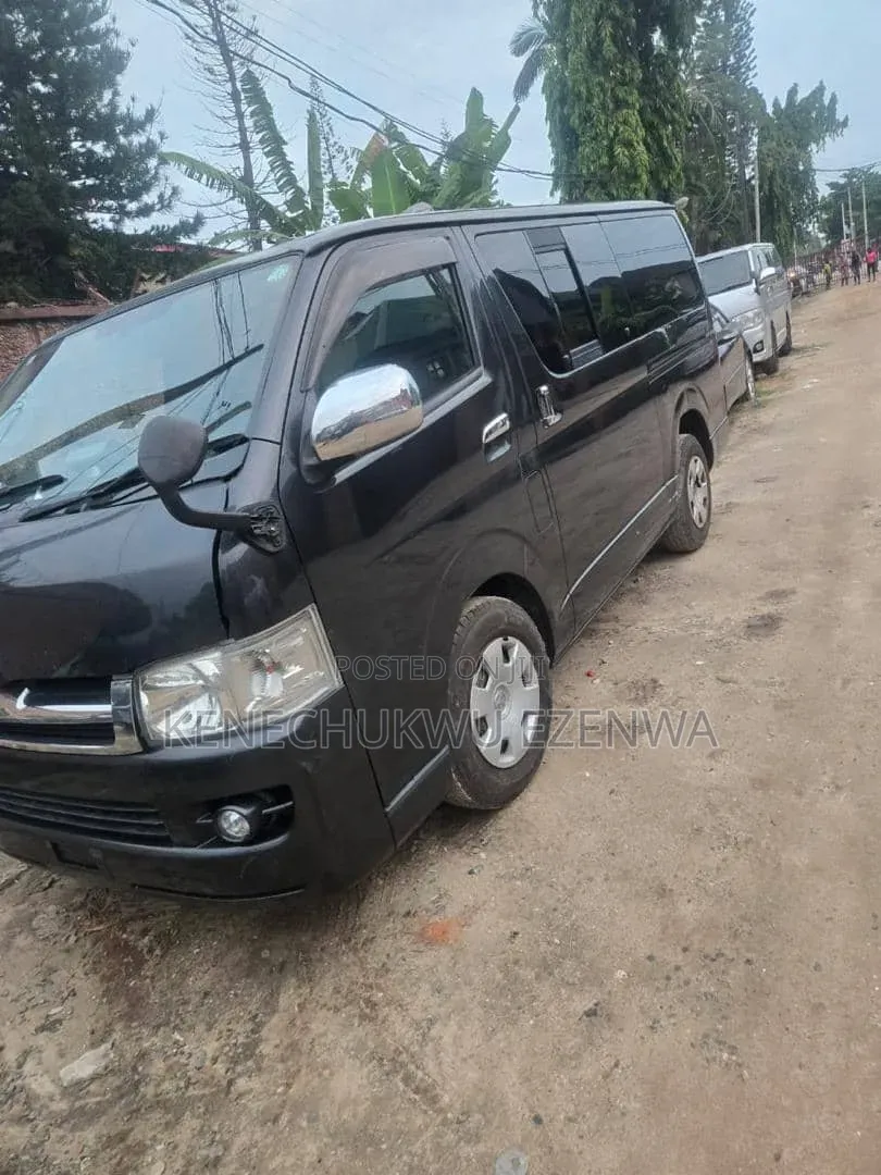 Toyota HiAce 2010 Black