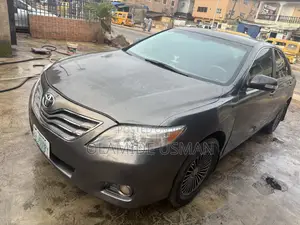 Toyota Camry LE 4dr Sedan (2.5L 4cyl 6AM) 2010 Gray