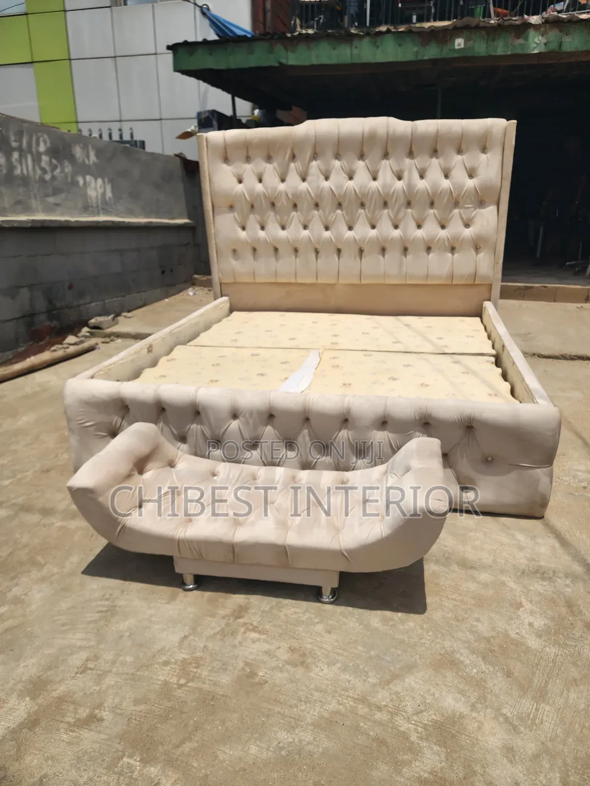 Luxury 6by6 Padded Bed.