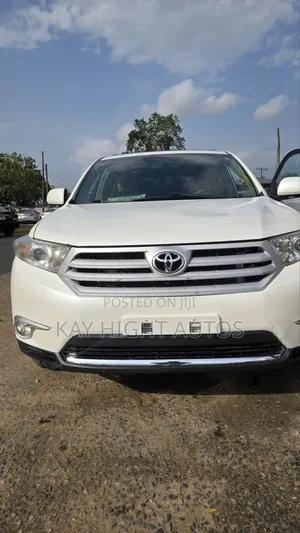 Toyota Highlander Limited 3.5l 4WD 2013 White