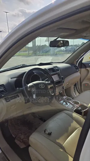 Toyota Highlander Limited 3.5l 4WD 2013 White