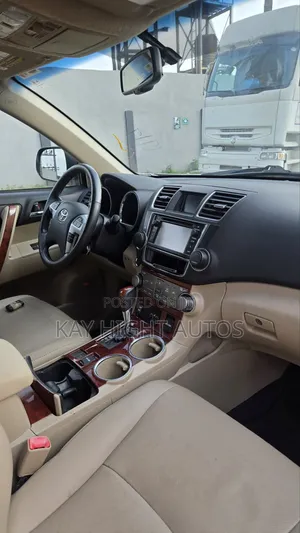 Toyota Highlander Limited 3.5l 4WD 2013 White