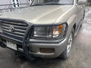 Toyota Land Cruiser 100 VX 4.7 V8 2005 Gold
