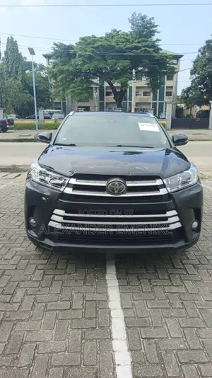 Toyota Highlander XLE 4x4 V6 (3.5L 6cyl 8A) 2018 Black