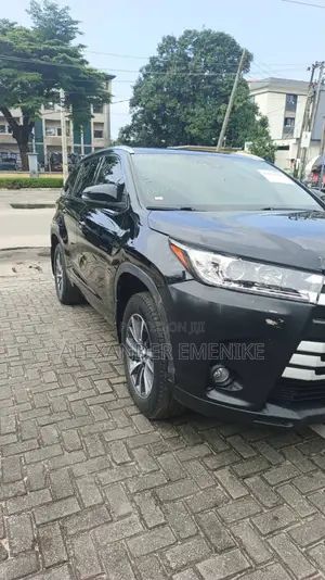 Toyota Highlander XLE 4x4 V6 (3.5L 6cyl 8A) 2018 Black