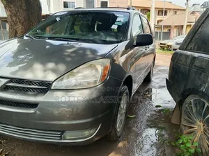 Toyota Sienna 2005 Gray