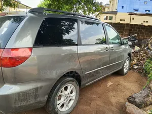 Toyota Sienna 2005 Gray
