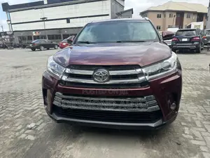 Toyota Highlander XLE V6 4x2 (3.5L 6cyl 6A) 2016 Red