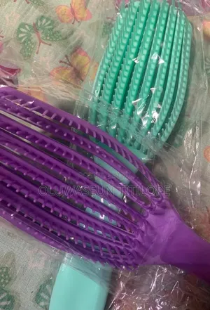 Beautiful Detangling Hair Brush – Purple Green