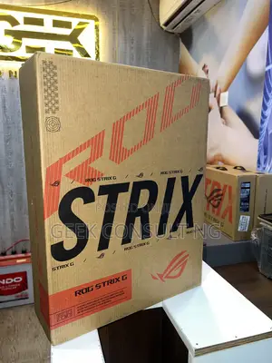 New Laptop Asus ROG Strix G18 32GB AMD Ryzen 9 SSD 1T