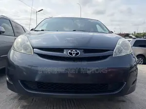 Toyota Sienna LE 7 Passenger 2010 Gray