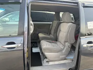 Toyota Sienna LE 7 Passenger 2010 Gray