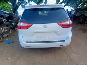 Toyota Sienna 2015 White