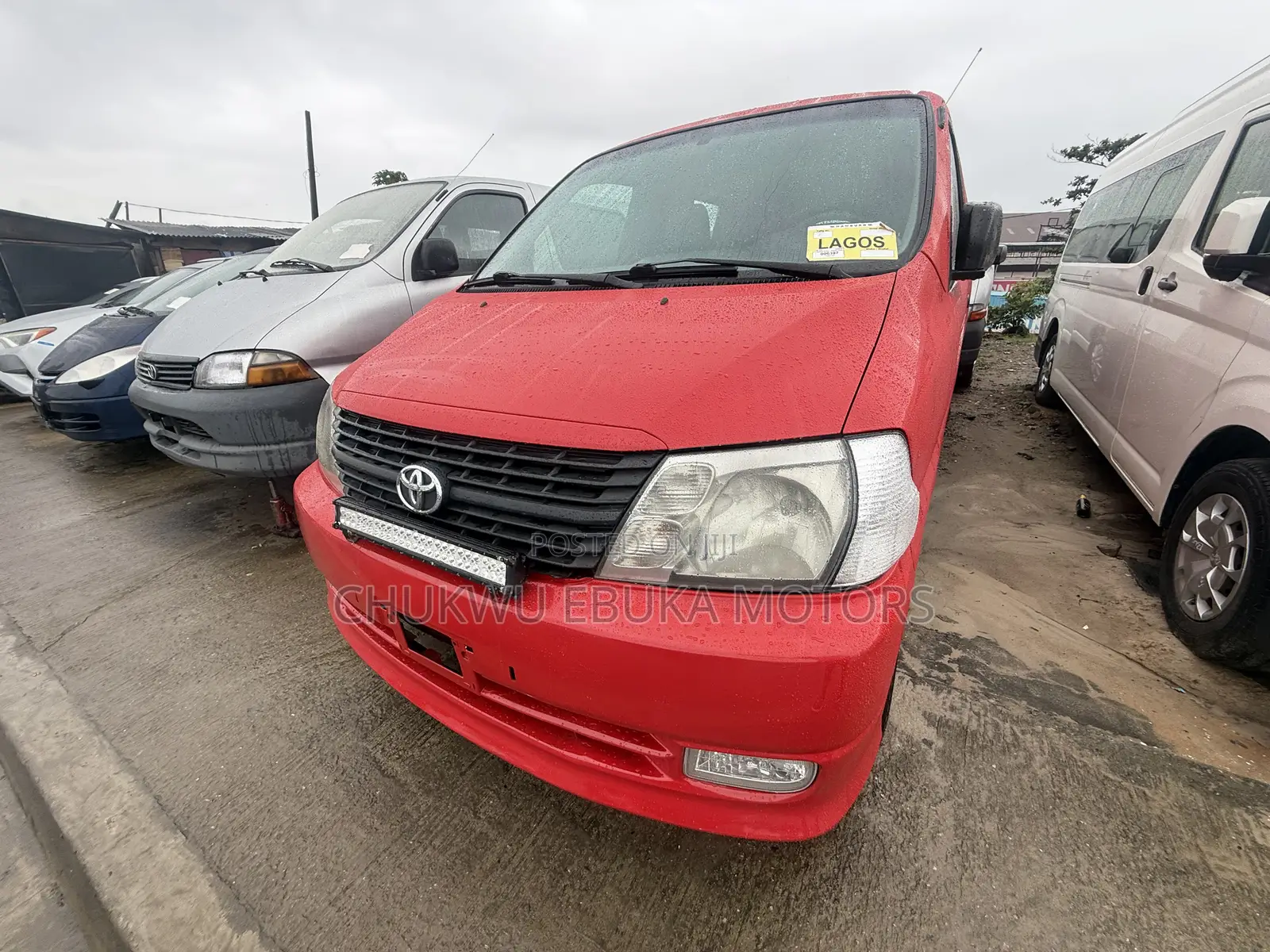 Toyota HiAce 2002 Red