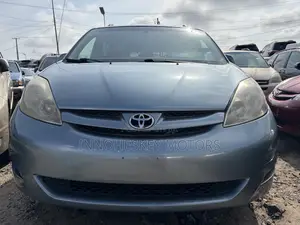 Toyota Sienna LE AWD 2009