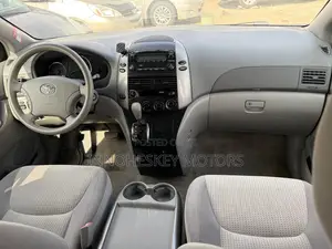 Toyota Sienna LE AWD 2009