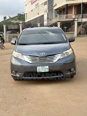 Toyota Sienna XLE 7 Passenger (3.5L 6cyl 6A) 2016 Gray