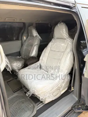Toyota Sienna XLE 7 Passenger (3.5L 6cyl 6A) 2016 Gray