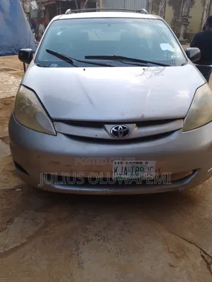 Toyota Sienna 2005 Gold