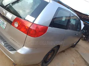 Toyota Sienna 2005 Gold