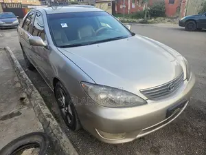 Toyota Camry XLE V6 4dr Sedan (3.0L 6cyl 5A) 2005 Silver