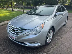 Hyundai Sonata SE 2.0T Sedan FWD (2.0L 4cyl 6A) 2013 Silver