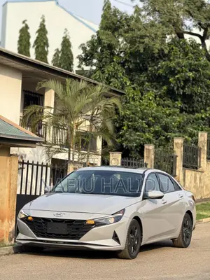 Hyundai Elantra 2022 Silver