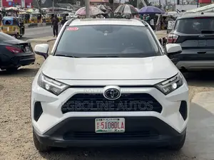 Toyota RAV4 XLE AWD 2024 White