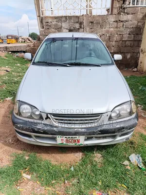 Toyota Avensis 1.8 1998 Silver