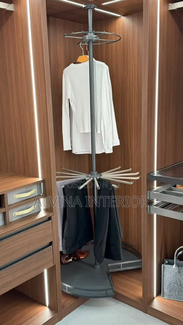 Rotating Clothes Hanger