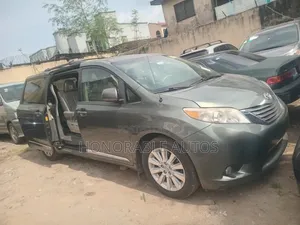 Toyota Sienna 2014 Gray