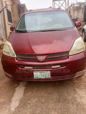 Toyota Sienna 2005 Red