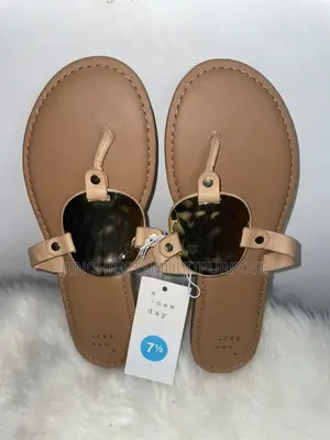 Women's Brown Flat Thong Sandals With Decorative Buckle