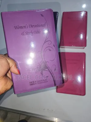 Women's Devotional Study Bible