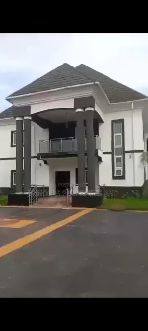 5bdrm Duplex in Oshimili North for sale