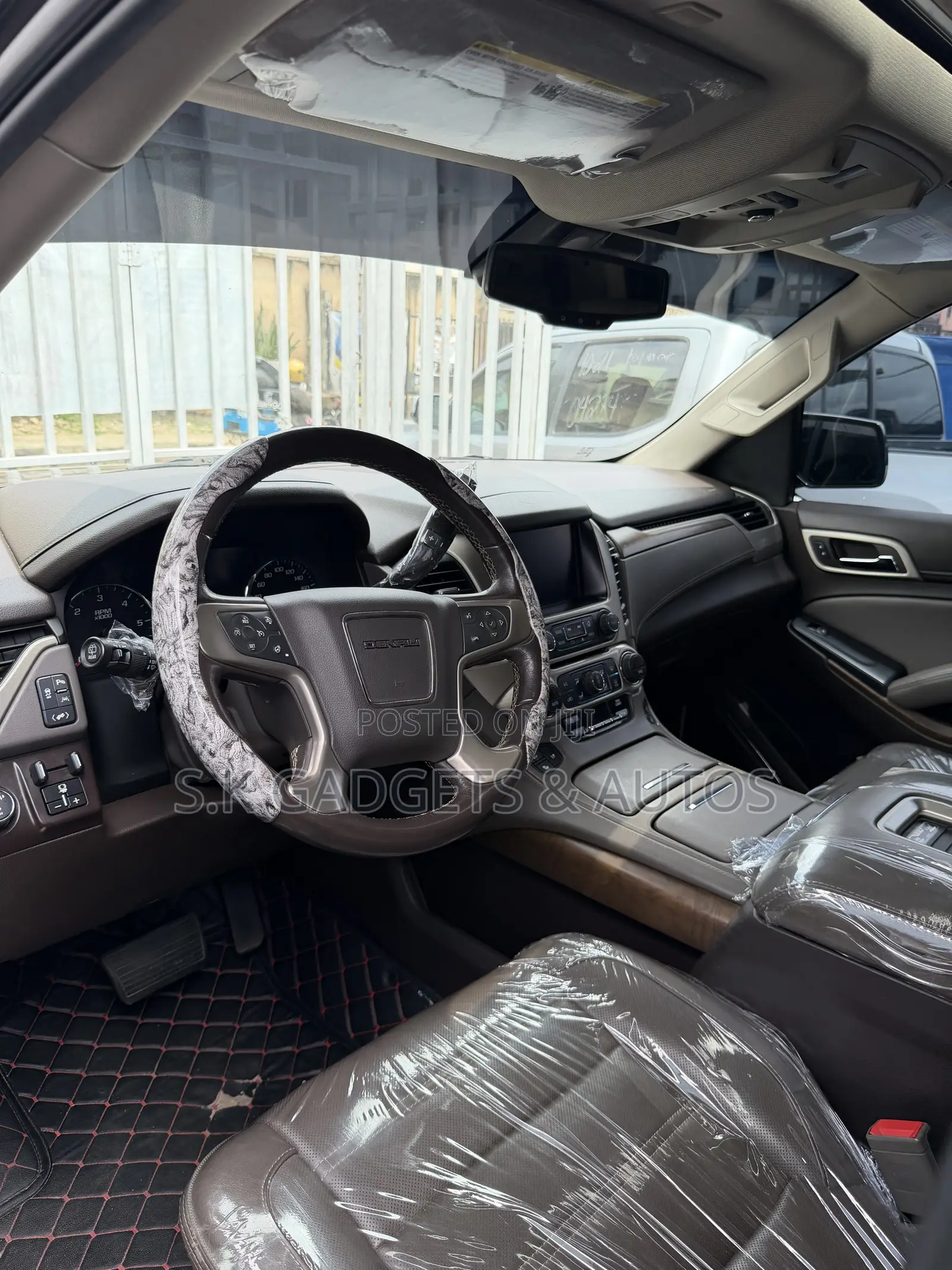 GMC Yukon Denali 4x4 2018 Gray