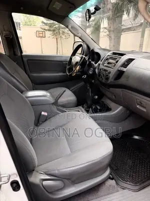 Toyota Hilux 2011 White
