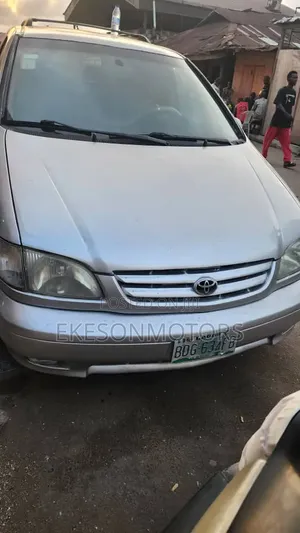 Toyota Sienna LE 2002 Silver