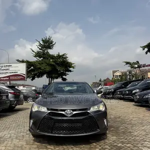 Toyota Camry XLE 4dr Sedan (2.5L 4cyl 6A) 2017 Gray