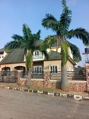 4bdrm Duplex in Riverpark, FHA for sale