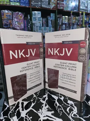 NKJV Giant Print Center - Column Reference Bible