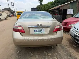 Toyota Camry LE 4dr Sedan (2.4L 4cyl 5A) 2008 Gold
